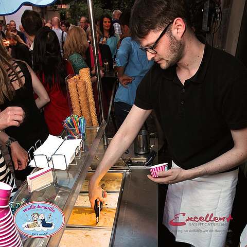 Eis-Catering: Eistheke mit Personal (Thomas) Eis-Catering: Eistheke mit Personal (Thomas)